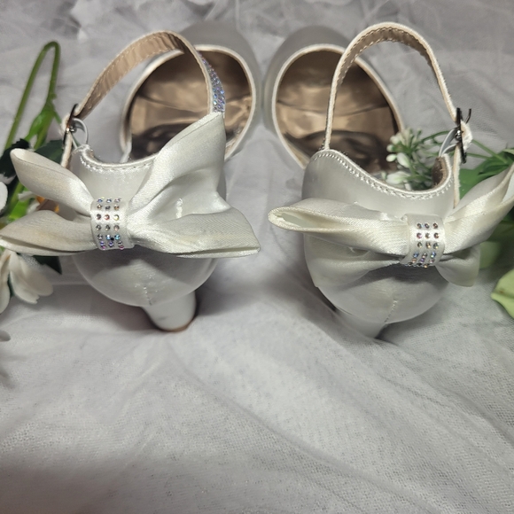 2/$30 BADGLEY & MISCHKA KIDS SHOES SIZE 4 Worn once... - Picture 6 of 15